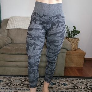 NVGTN Black And Gray Camo Seamless Leggings Size Medium